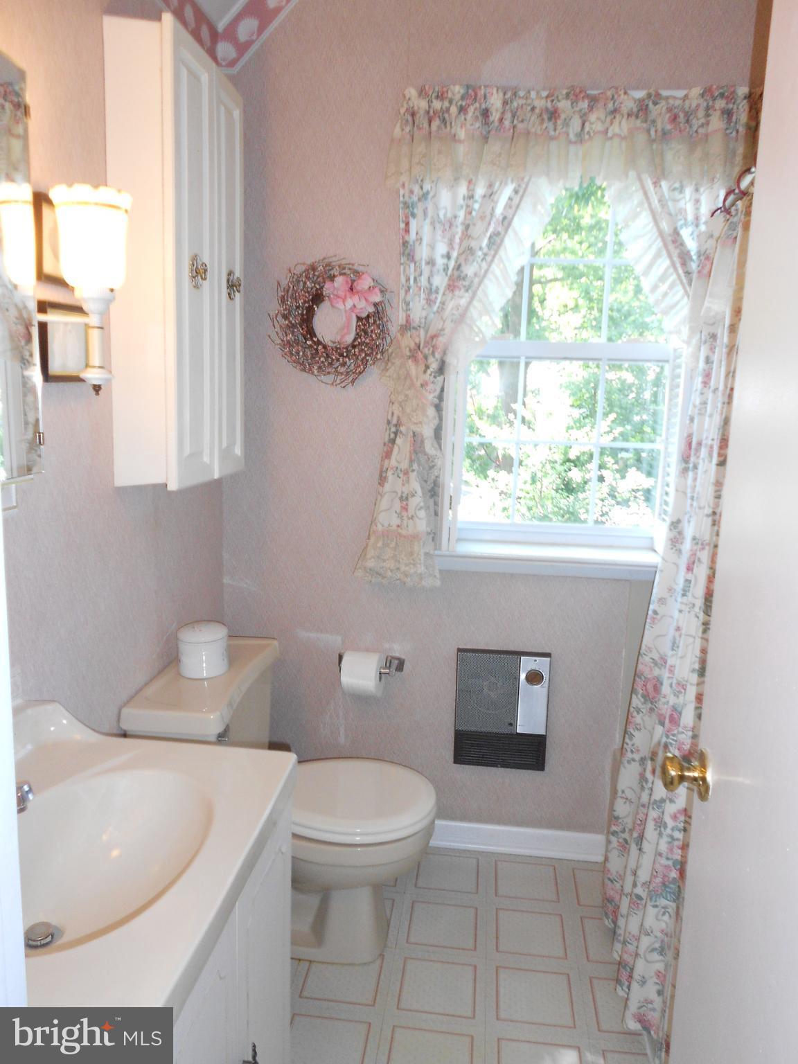 51 Dungarrie Road Baltimore, MD 21228 - Photo 26 of 30 Upper Level Full Bath