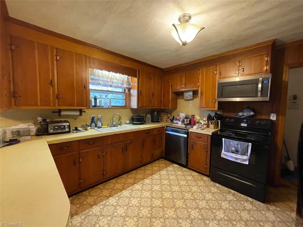 7910 Ketner Farm Road Rural Hall, NC 27045 - Photo 4 of 34