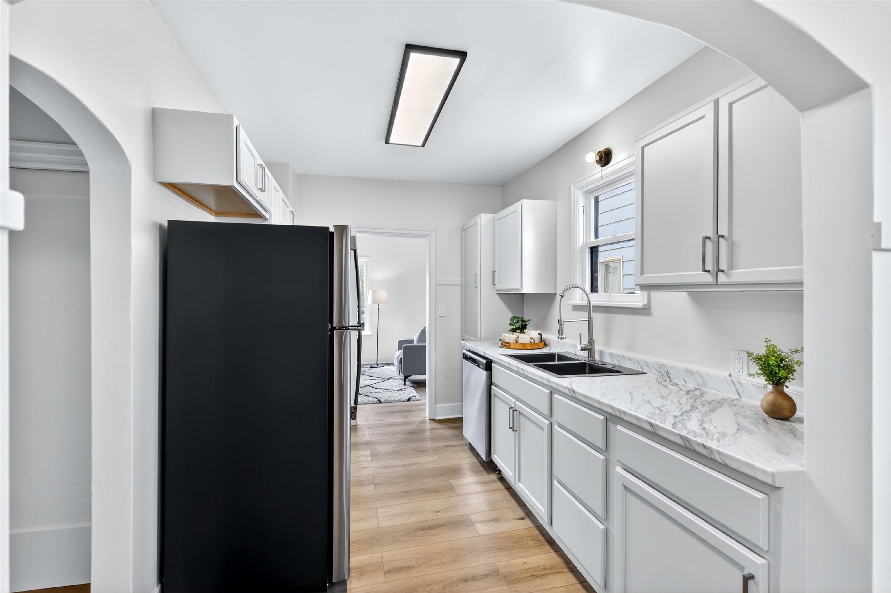 207 East Baldwin Avenue Spokane, WA 99207 - Photo 9 of 48