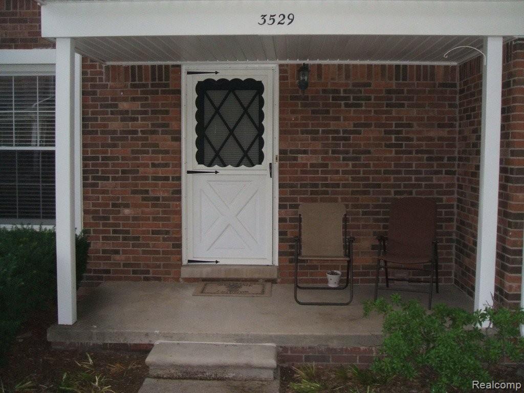 3529 Crooks Road, Unit 27 Royal Oak, MI 48073 - Photo 2 of 15 Front Porch