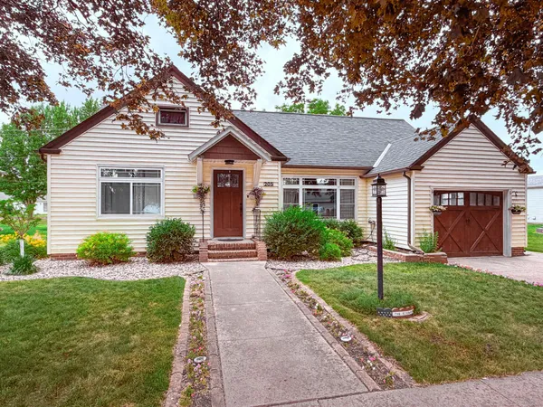 $165,500 | 205 Ash Street South, Comfrey, MN 56019