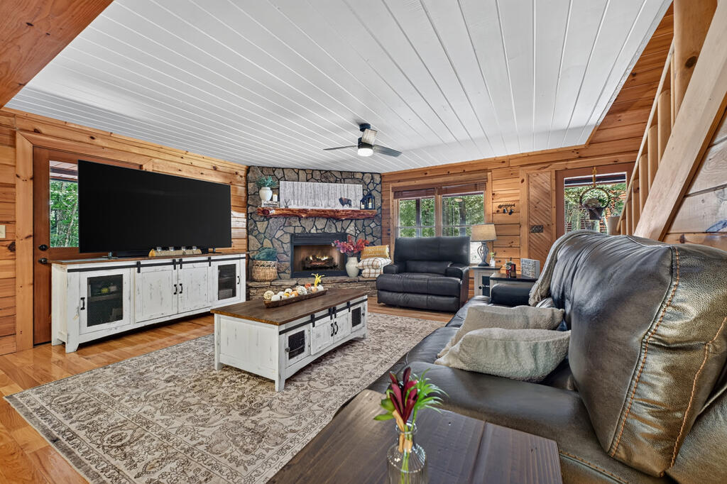 303 Major Ridge Road Blue Ridge, GA 30513 - Photo 28 of 50 Interior Living Room