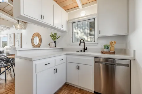 $960,900 | 148 Ridgeway Avenue, Fairfax, CA 94930