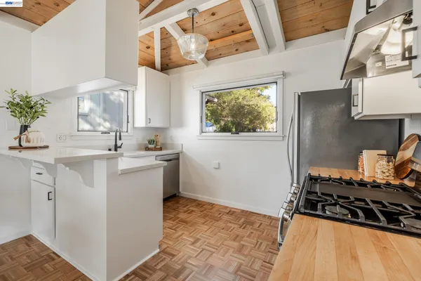 $960,900 | 148 Ridgeway Avenue, Fairfax, CA 94930