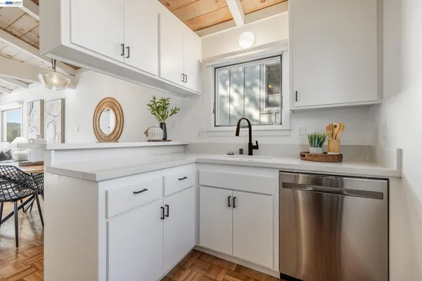 $960,900 | 148 Ridgeway Avenue, Fairfax, CA 94930