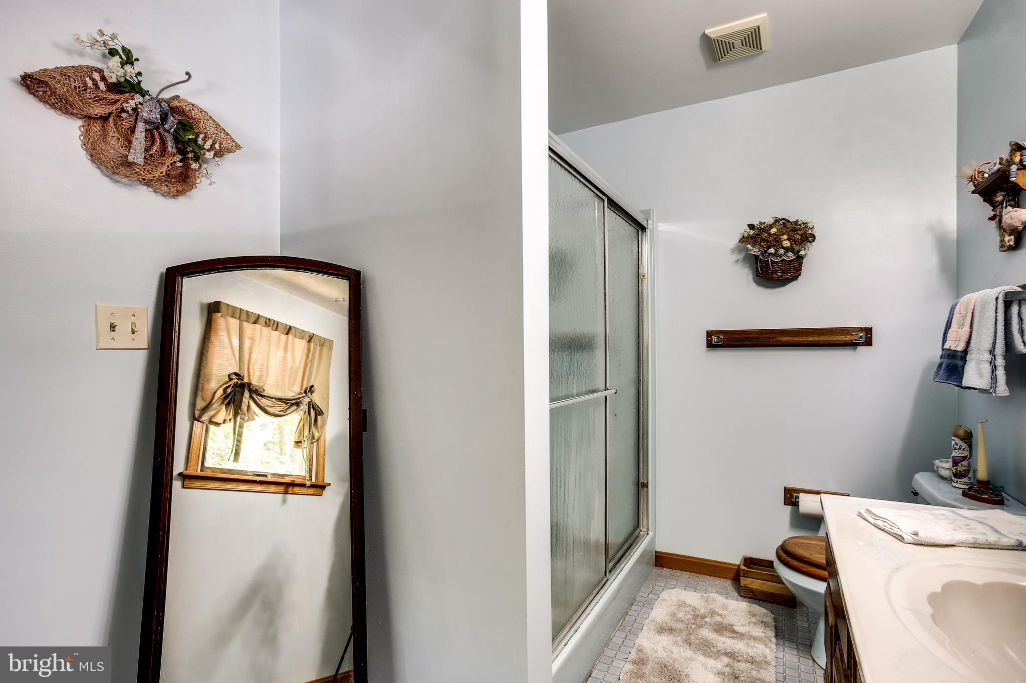 3784 Roop Road New Windsor, MD 21776 - Photo 20 of 49 Hall bath