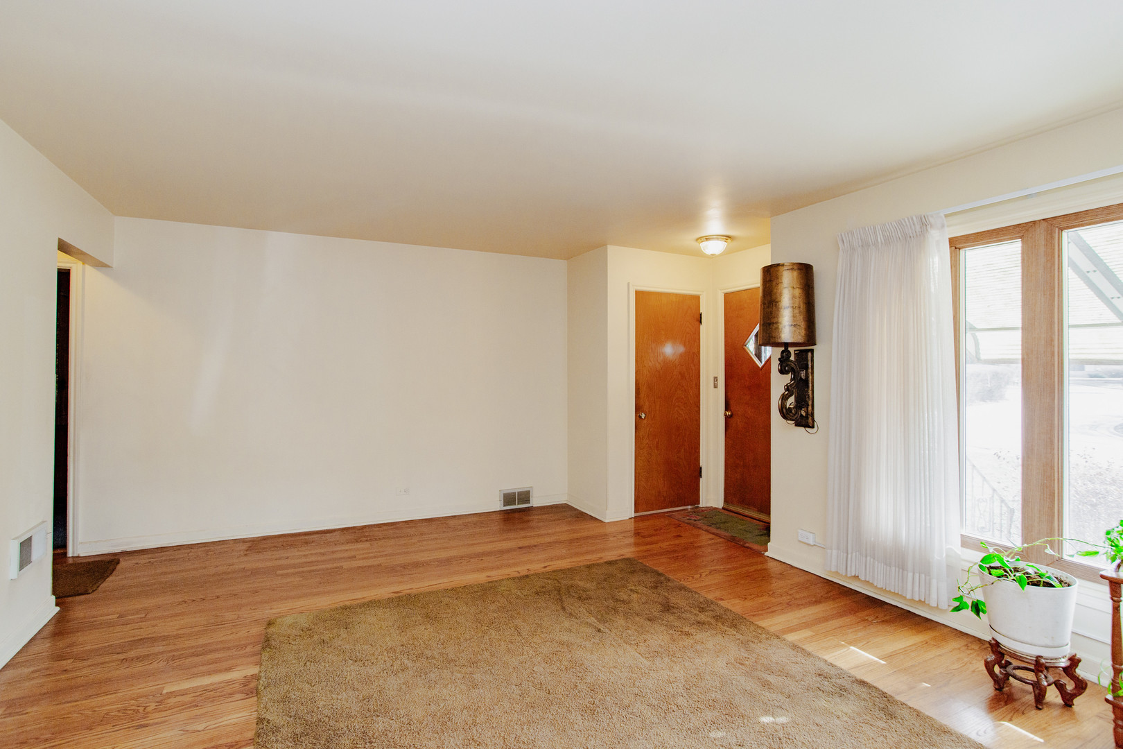 8108 Prospect Street Niles, IL 60714 - Photo 6 of 36