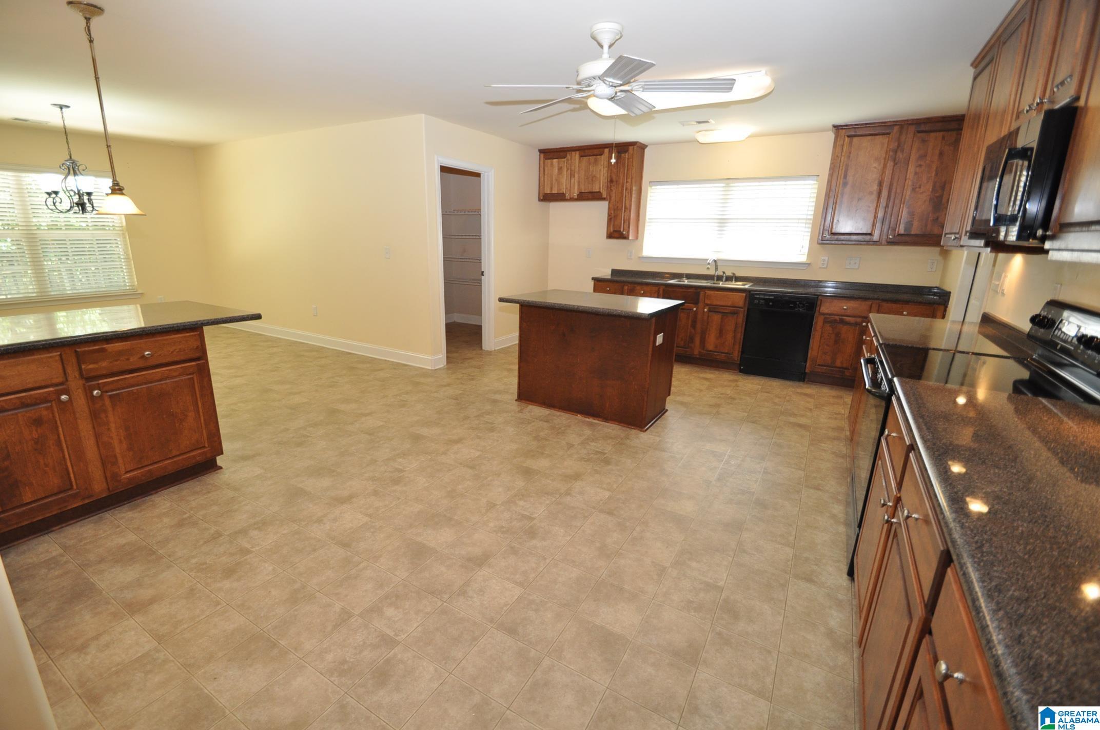 213 Cedar Meadow Alabaster, AL 35114 - Photo 4 of 15