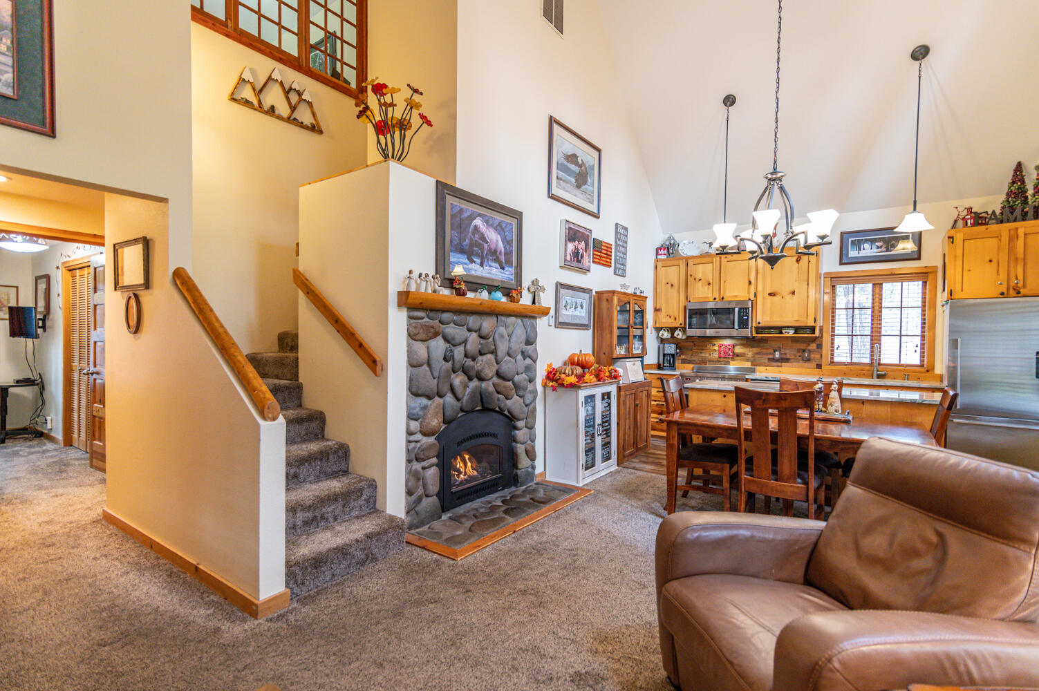 57531 Circle 4 Cabin Road Sunriver, OR 97707 - Photo 12 of 30 57531 Circle Four Cabin Rd. - 14