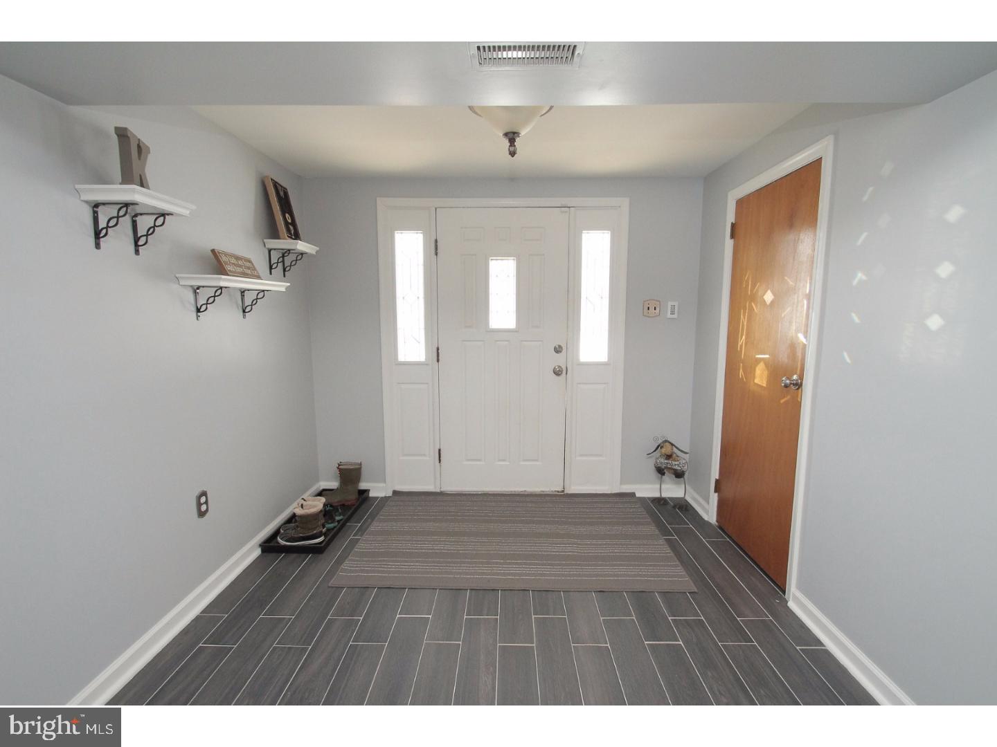 1555 Sinkler Road Warminster, PA 18974 - Photo 5 of 25 Gallery Image 5