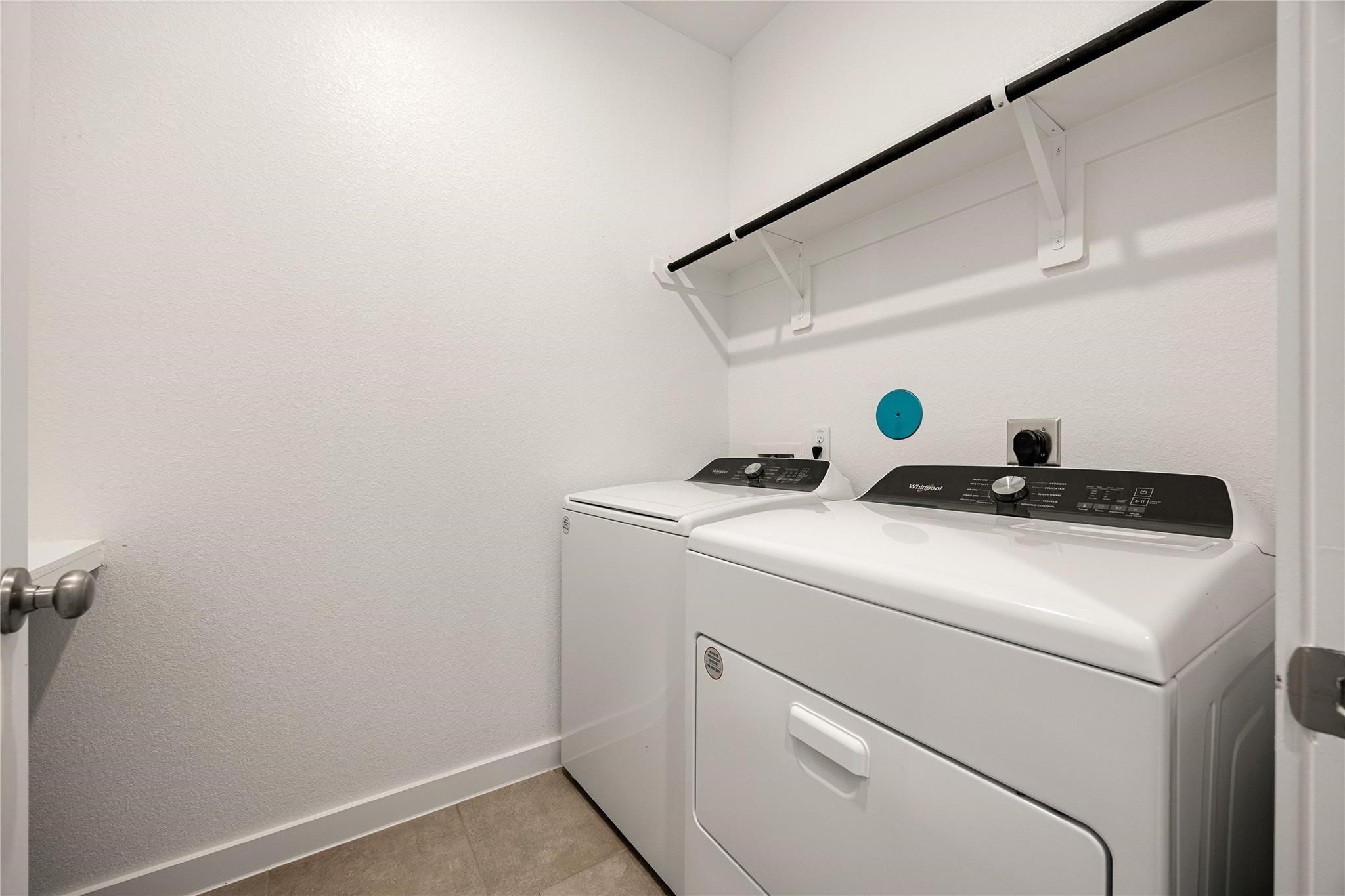 5814 Wayne Way Rosenberg, TX 77471 - Photo 36 of 44 laundry room