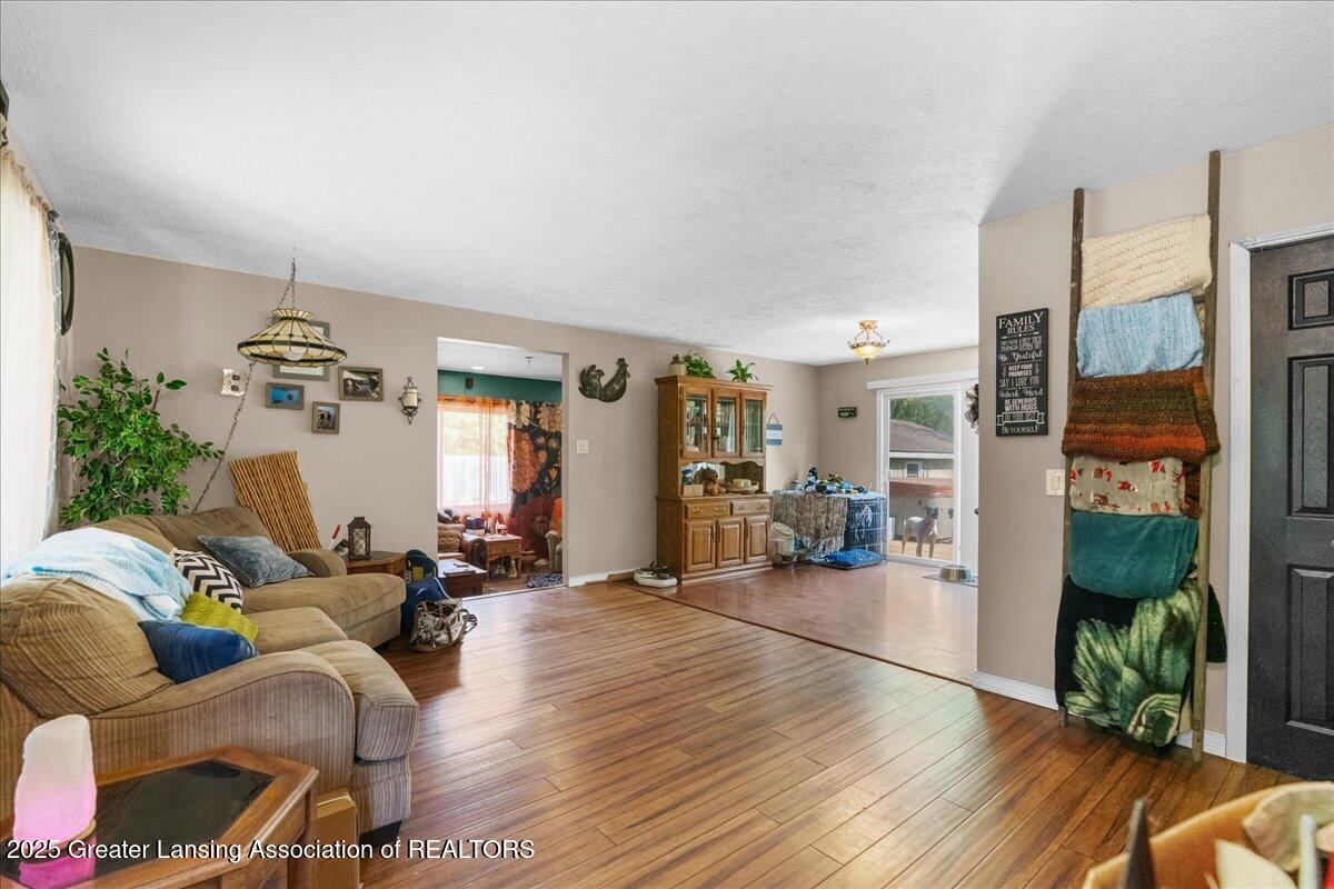 10651 Bell Oak Road Fowlerville, MI 48836 - Photo 9 of 33 10-Media Jett - 24