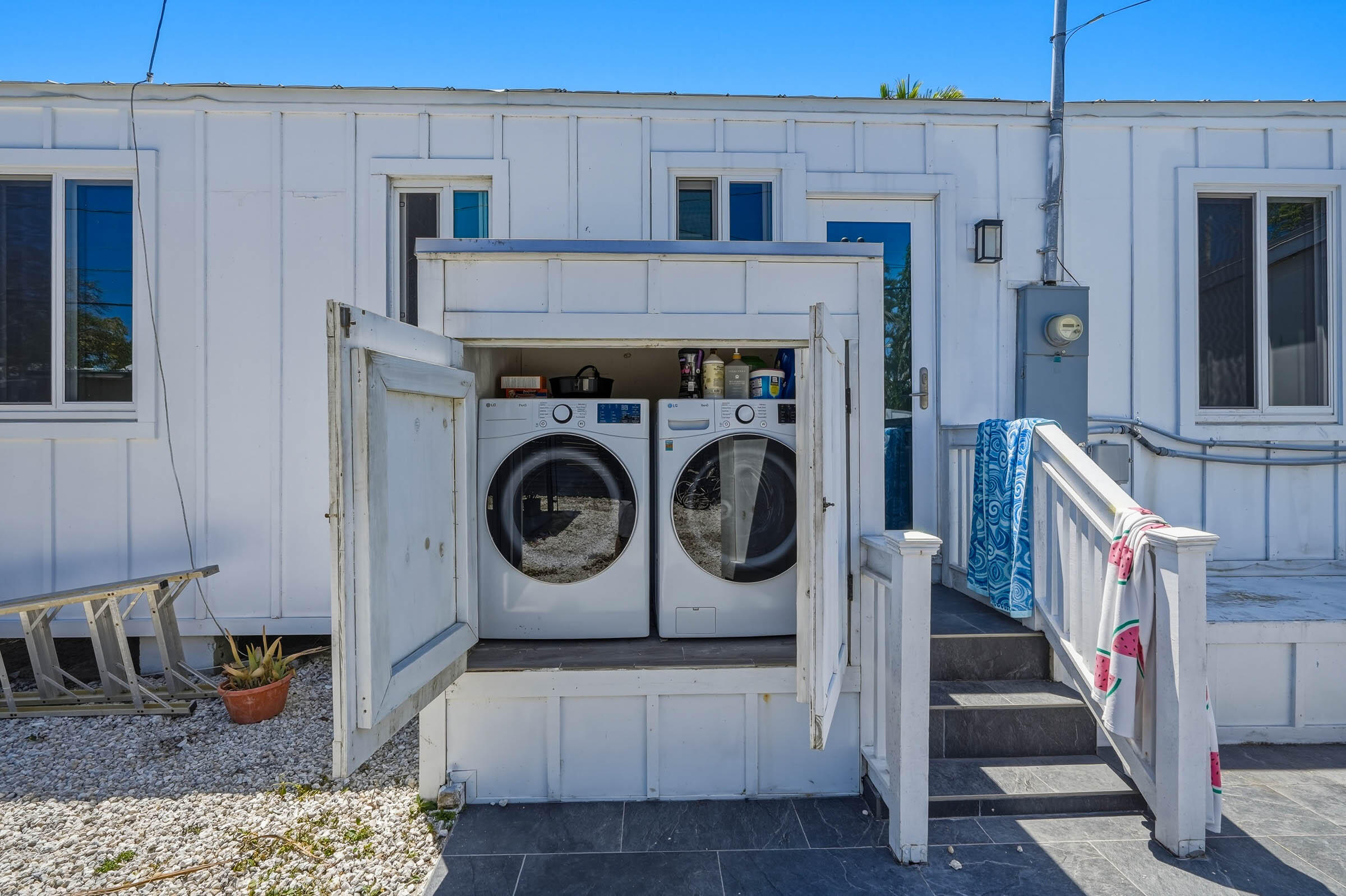 2805 Flagler Avenue Key West, FL 33040 - Photo 50 of 53 a view of a hallway with washer and dryer