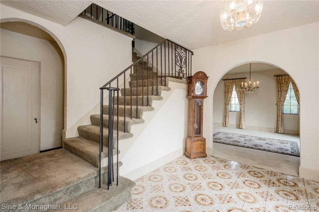 561 Middlesex Road Grosse Pointe, MI 48230 - Photo 4 of 53 IMG_5704.jpg