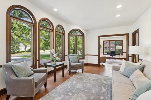 a view of entryway with a front door