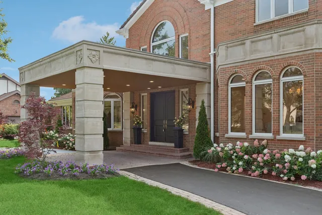 a view of entryway with a front door