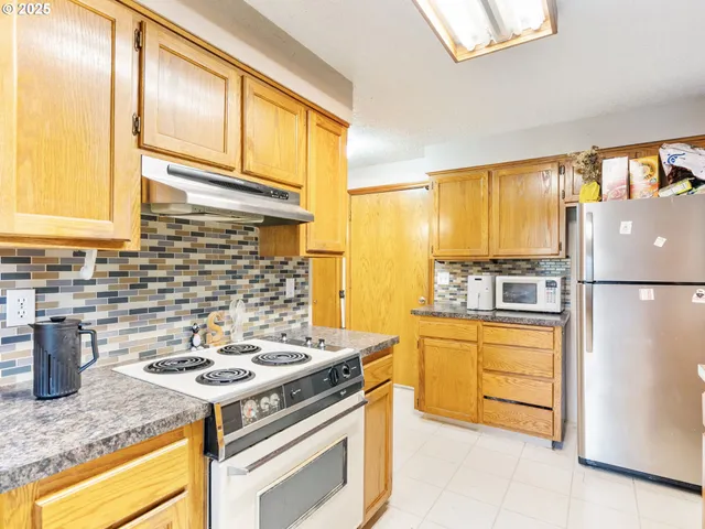 $420,000 | 3434 Southeast Rockwood Street, Milwaukie, OR 97222