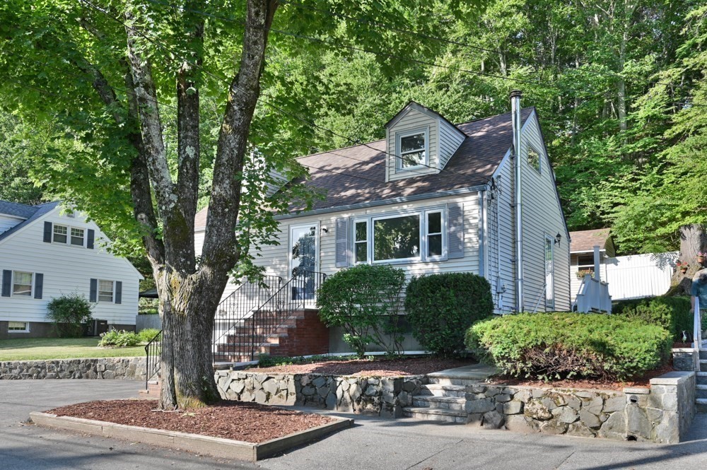 24 Greenwood Road Peabody, MA 01960 - Photo 2 of 31