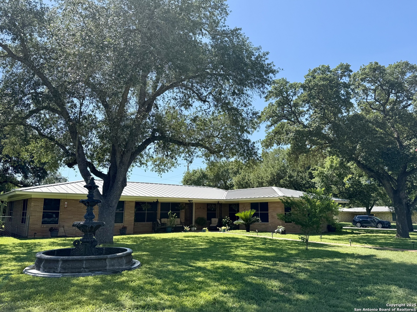 803 Leland Street Kenedy, TX 78119 - Photo 3 of 35