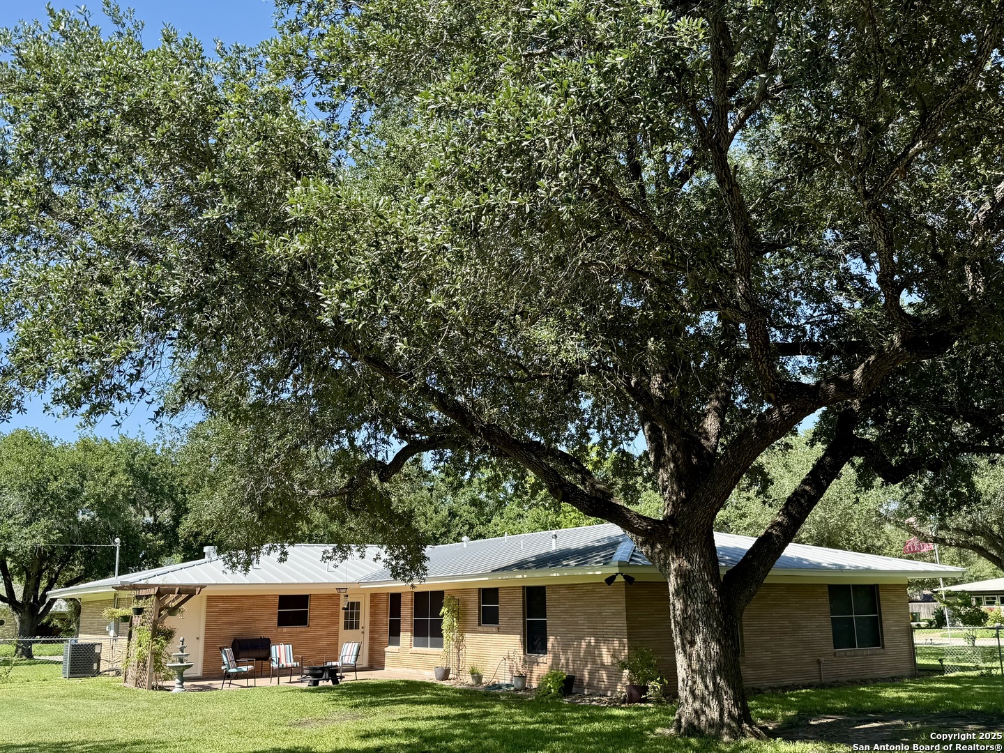 803 Leland Street Kenedy, TX 78119 - Photo 8 of 35