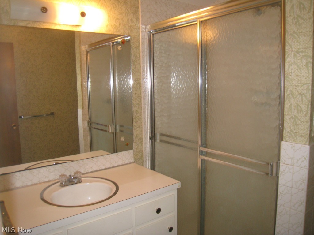 32515 Bainbridge Road Solon, OH 44139 - Photo 6 of 20 Full bath off the master bedroom.