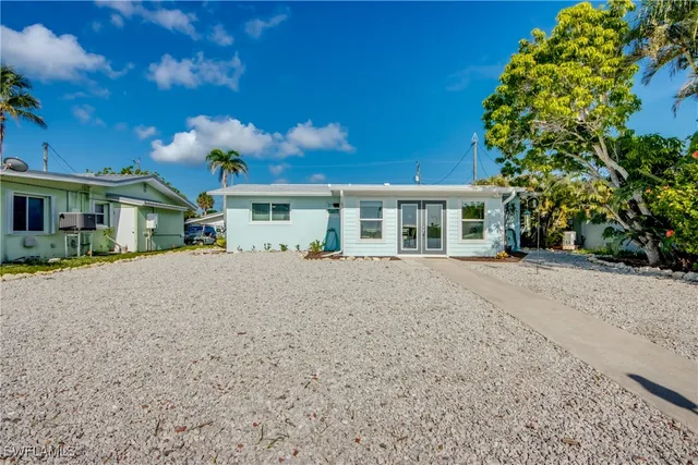 a view of house with a yard