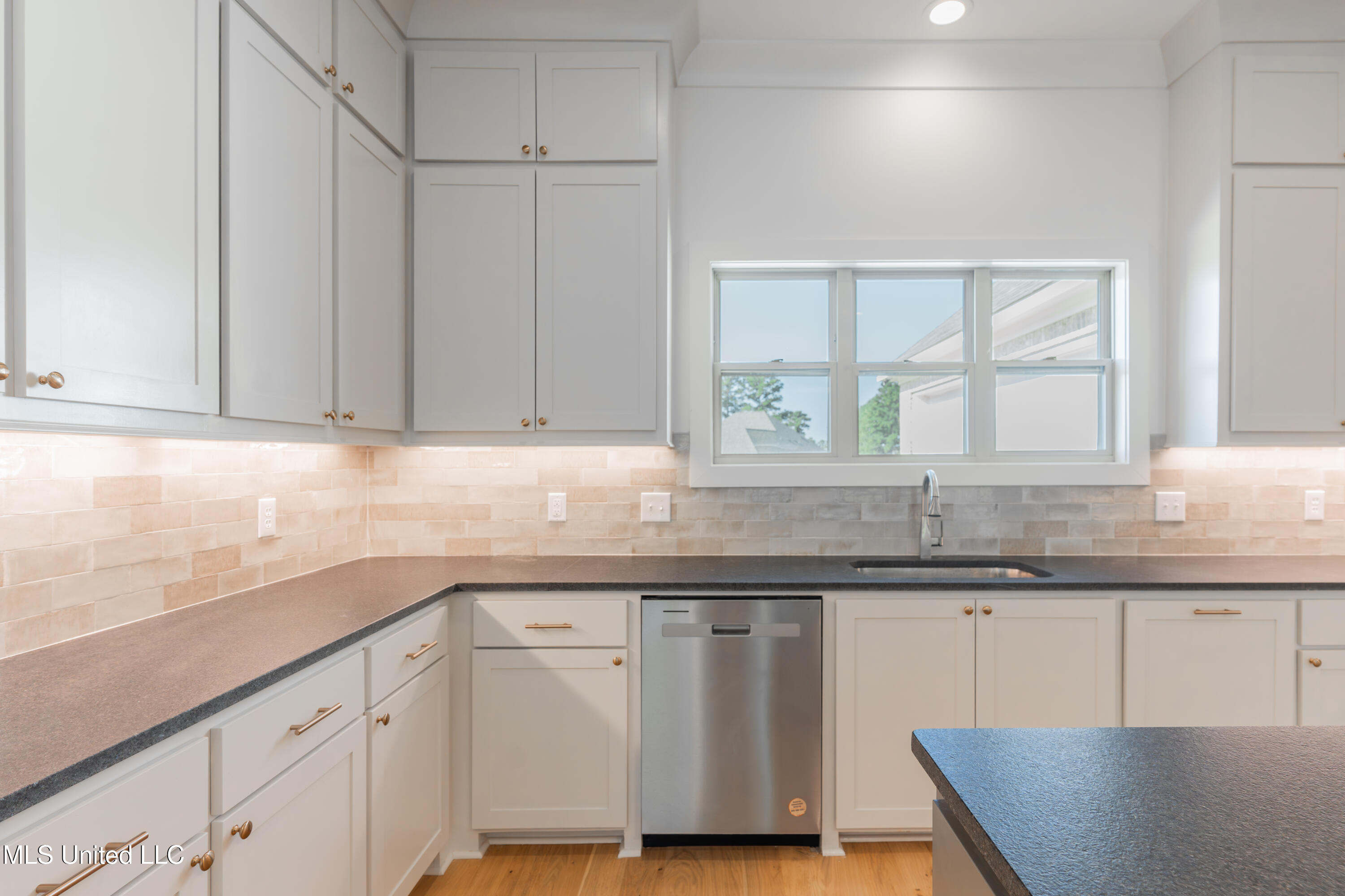 128 Catherine Boulevard Clinton, MS 39056 - Photo 23 of 80 23-Kitchen
