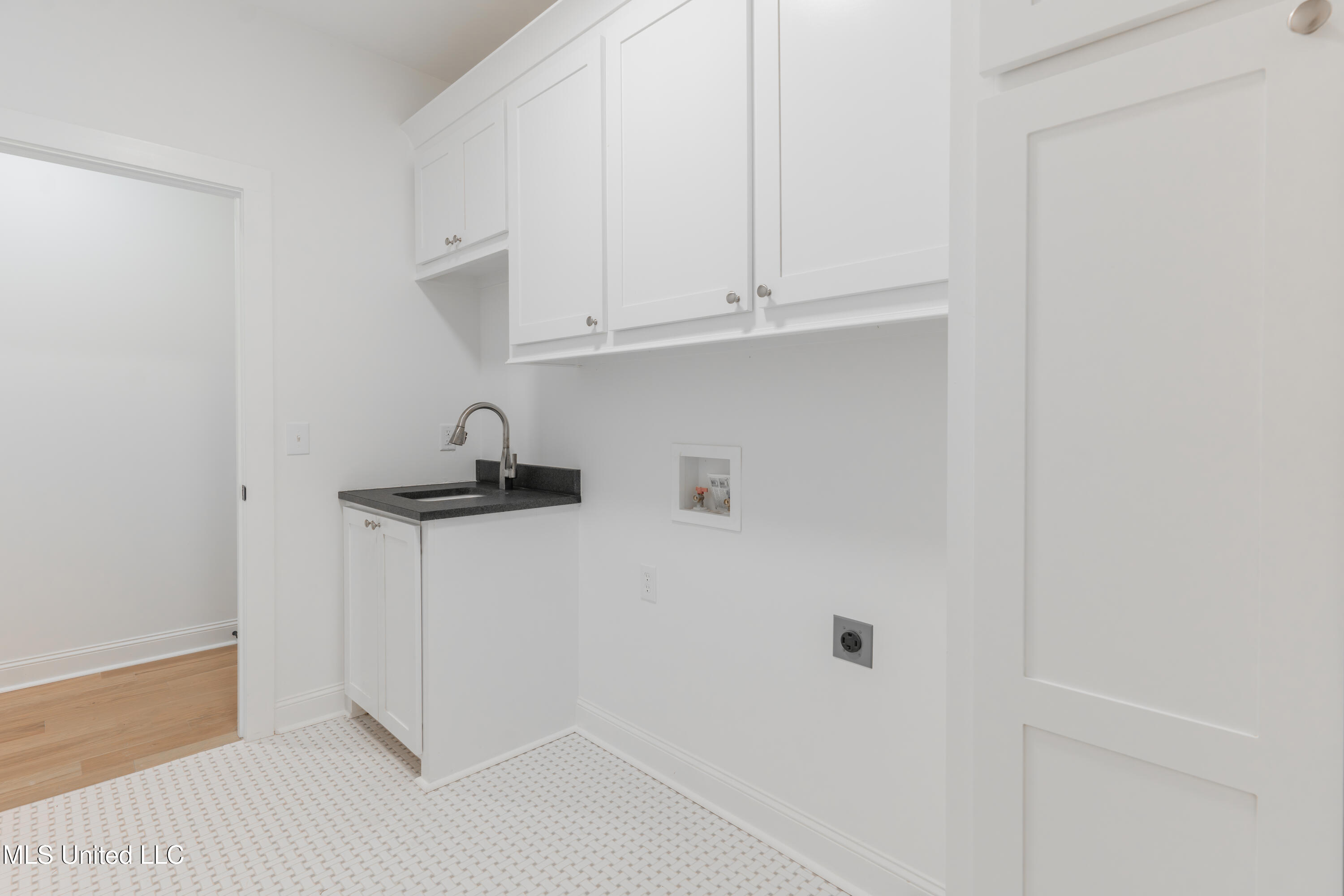 128 Catherine Boulevard Clinton, MS 39056 - Photo 38 of 80 38-LaundryRoom