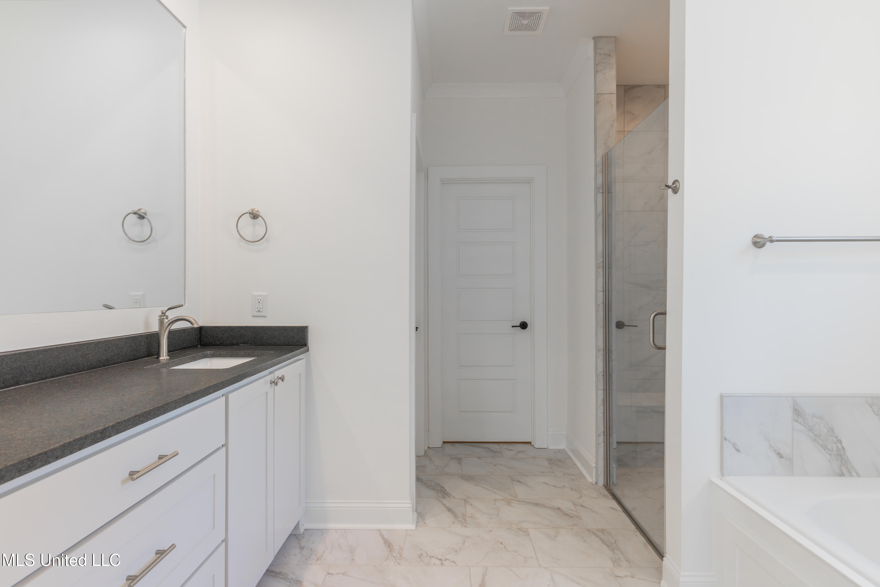 128 Catherine Boulevard Clinton, MS 39056 - Photo 43 of 80 43-PrimaryBathroom