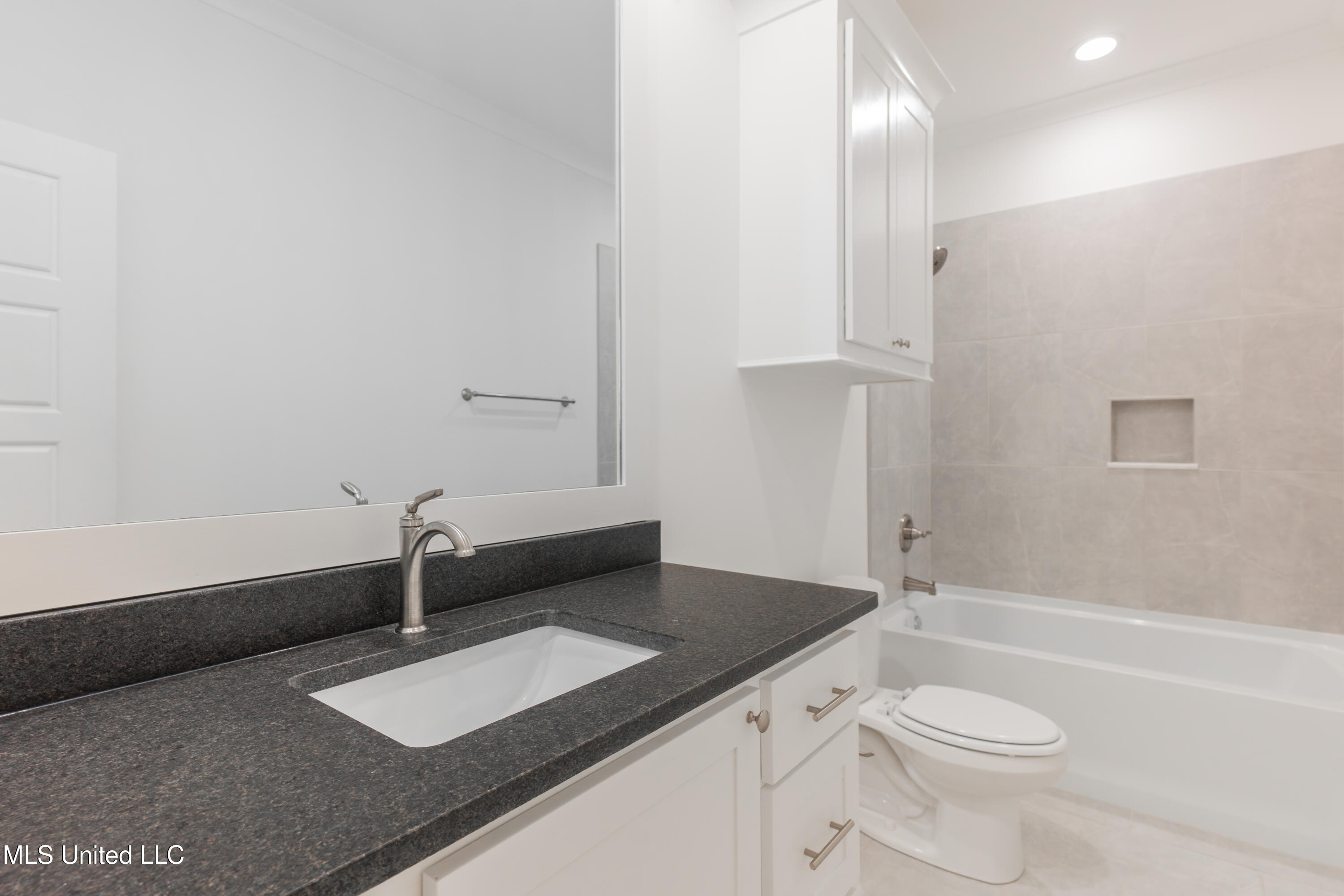 128 Catherine Boulevard Clinton, MS 39056 - Photo 55 of 80 55-HallBathroom