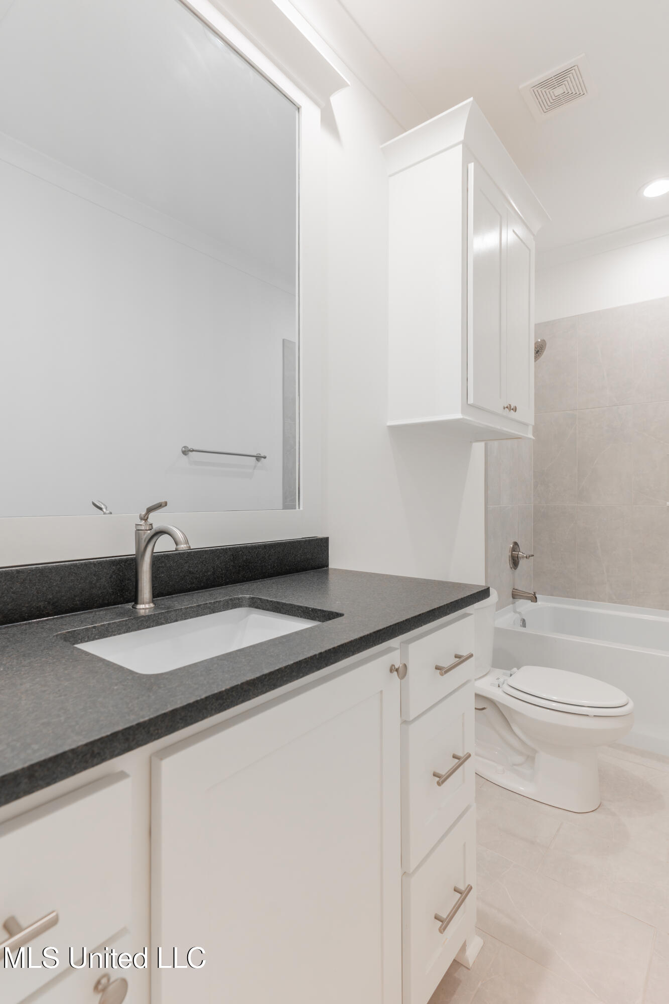 128 Catherine Boulevard Clinton, MS 39056 - Photo 56 of 80 56-HallBathroom.