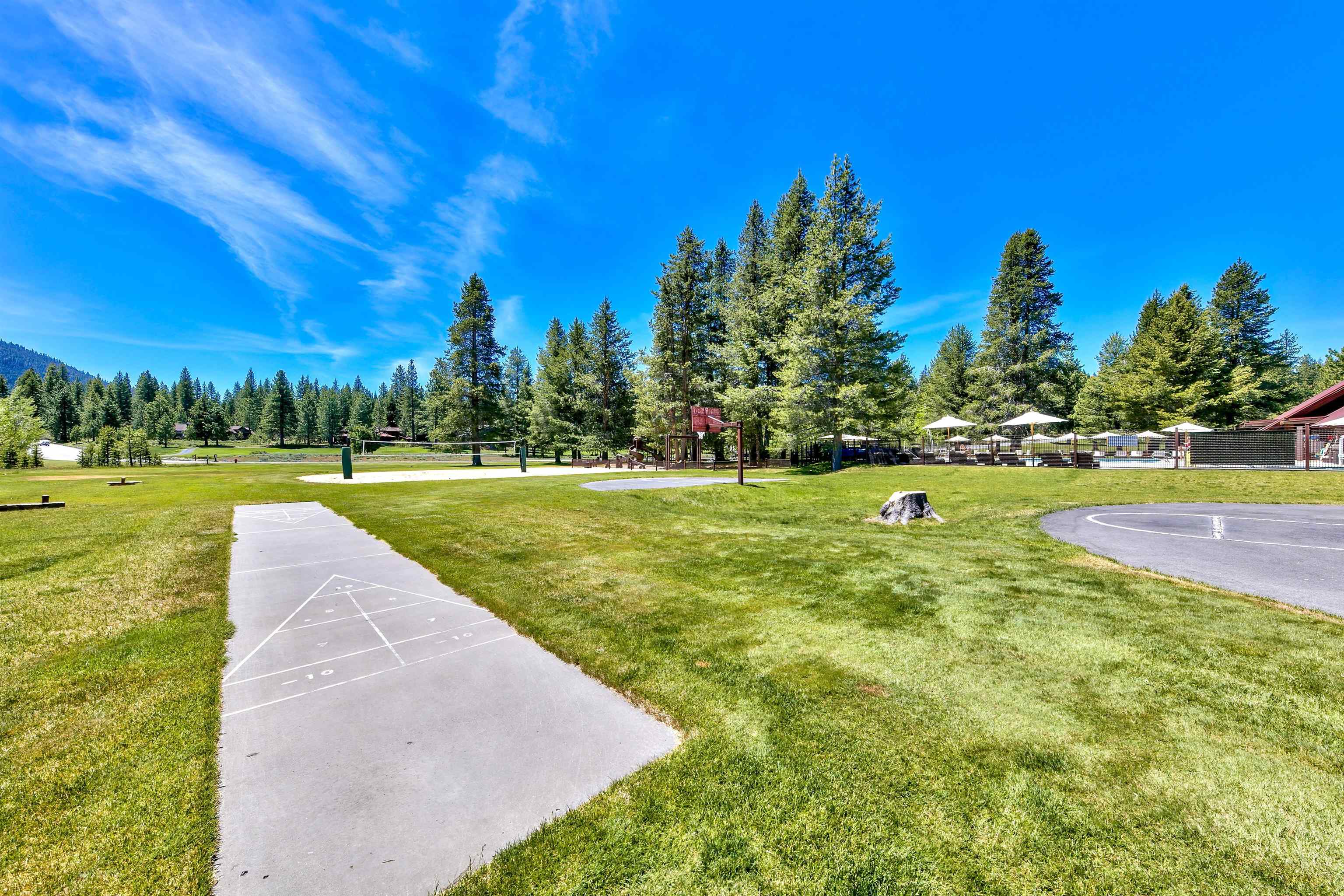 8201 Lahontan Drive Truckee, CA 96161 - Photo 23 of 28 a view of a volley ball court