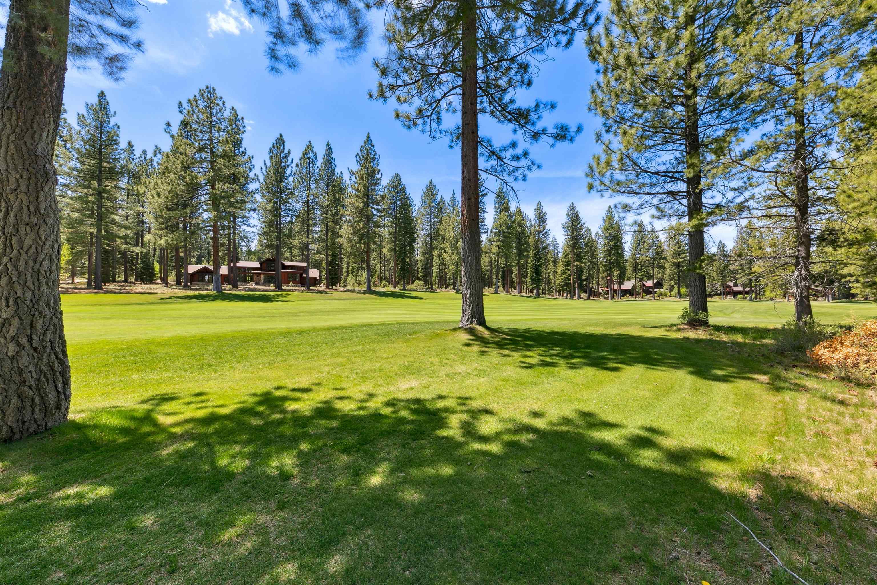 8201 Lahontan Drive Truckee, CA 96161 - Photo 10 of 28 a view of a volley ball court
