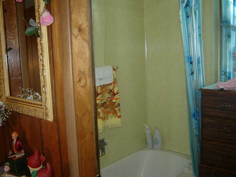 111 Rosemere Road Pawtucket, RI 02861 - Photo 7 of 8 Bathroom.