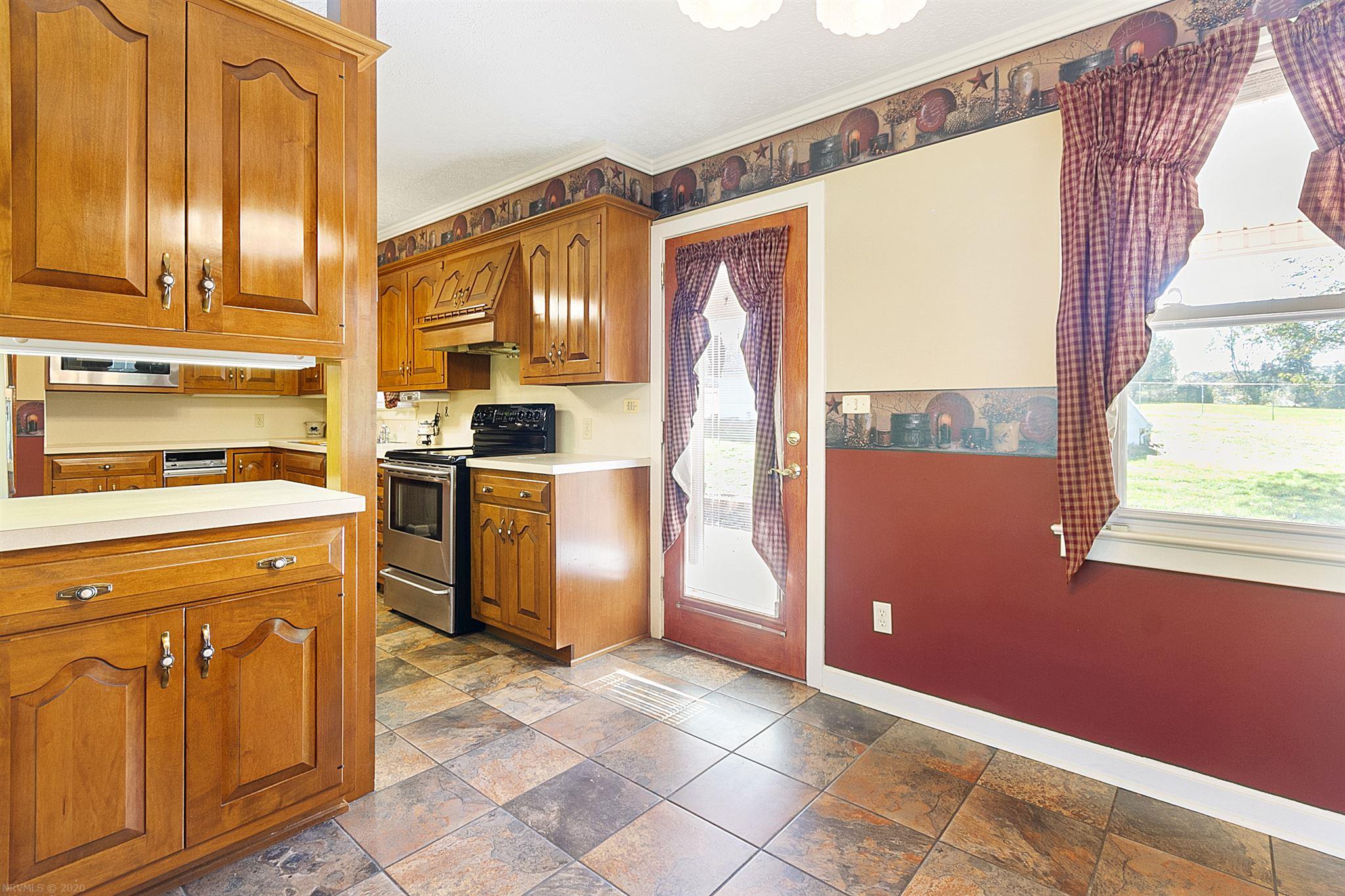 1712 Newbern Road Pulaski, VA 24301 - Photo 16 of 72 Gallery Image 16