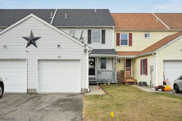 $325,000 | 15 Lakeview Terrace, Sussex, NJ 07461