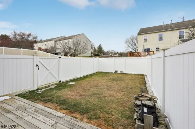 $325,000 | 15 Lakeview Terrace, Sussex, NJ 07461