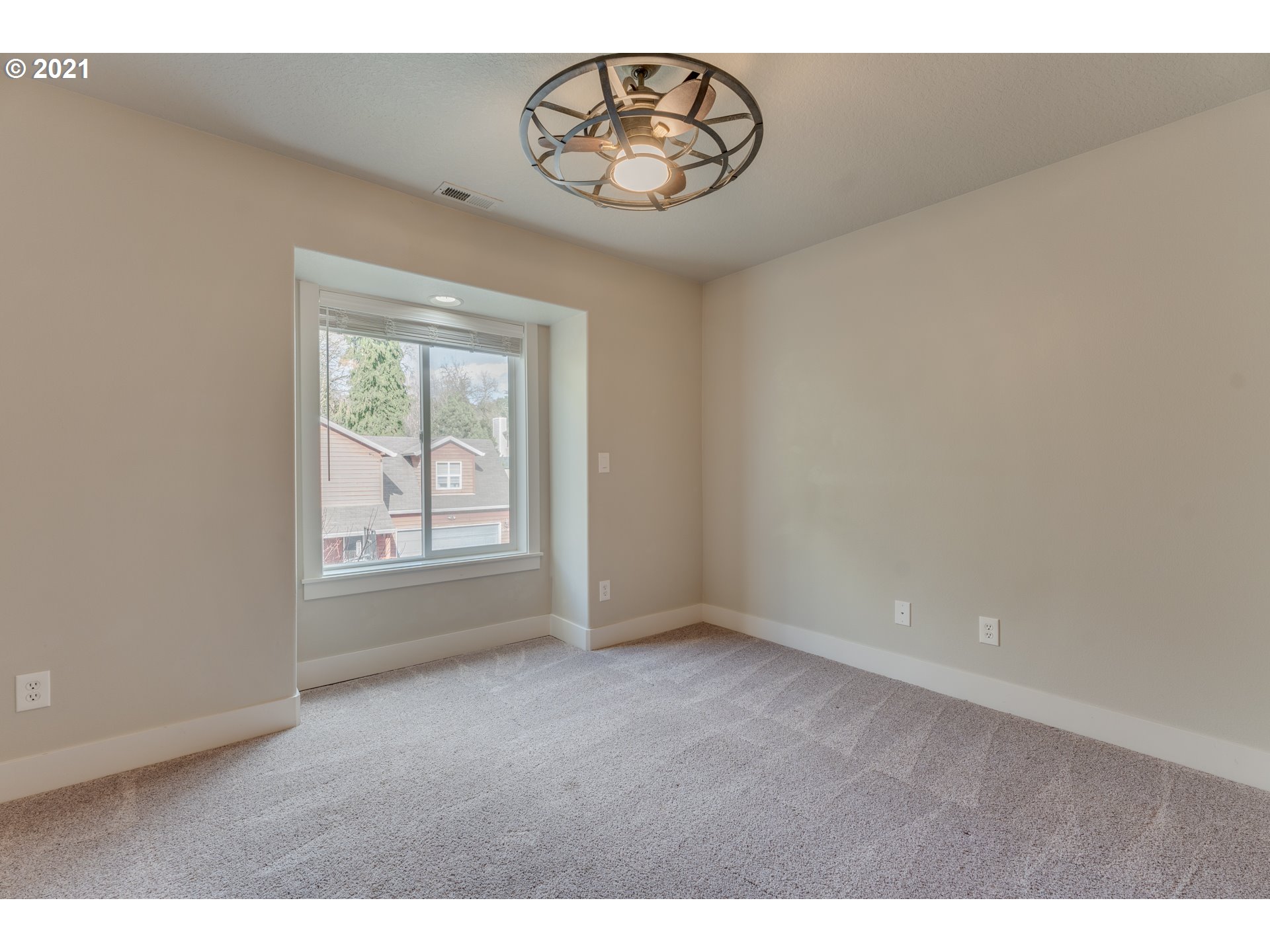 2486 Debok Road West Linn, OR 97068 - Photo 21 of 32 Bedroom