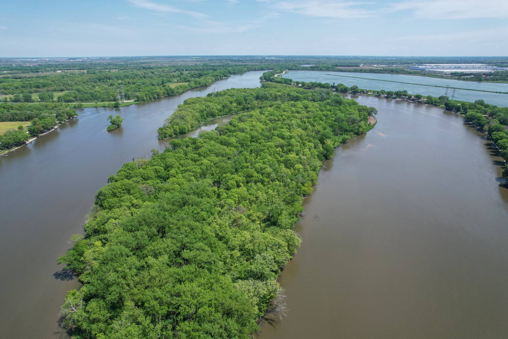 26000 Cottage Road Wilmington, IL 60481 - Photo 4 of 31 a view of a lake with a yard