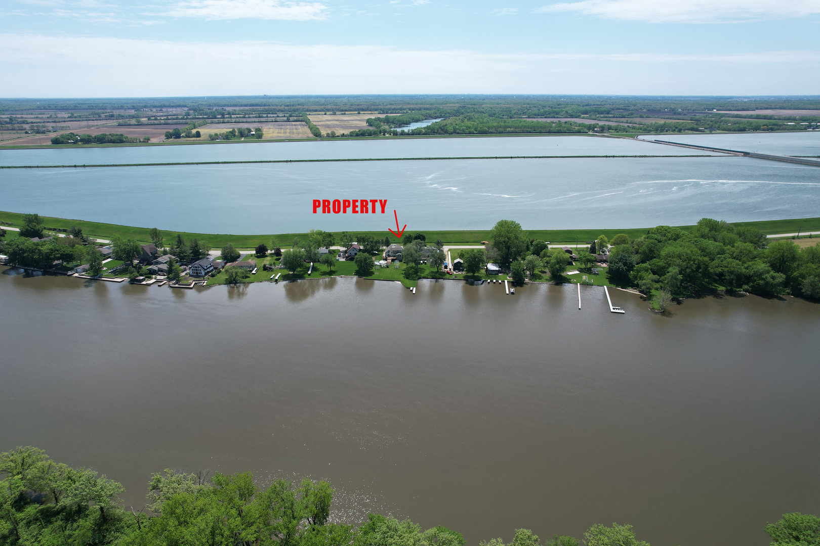 26000 Cottage Road Wilmington, IL 60481 - Photo 5 of 31 a view of a lake with houses