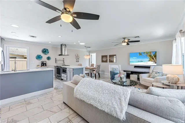 $10,000 | 10690 8th Street North, Naples, FL 34108