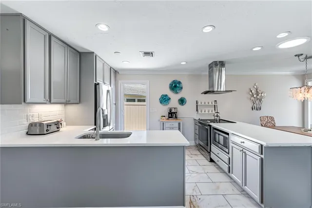 $10,000 | 10690 8th Street North, Naples, FL 34108