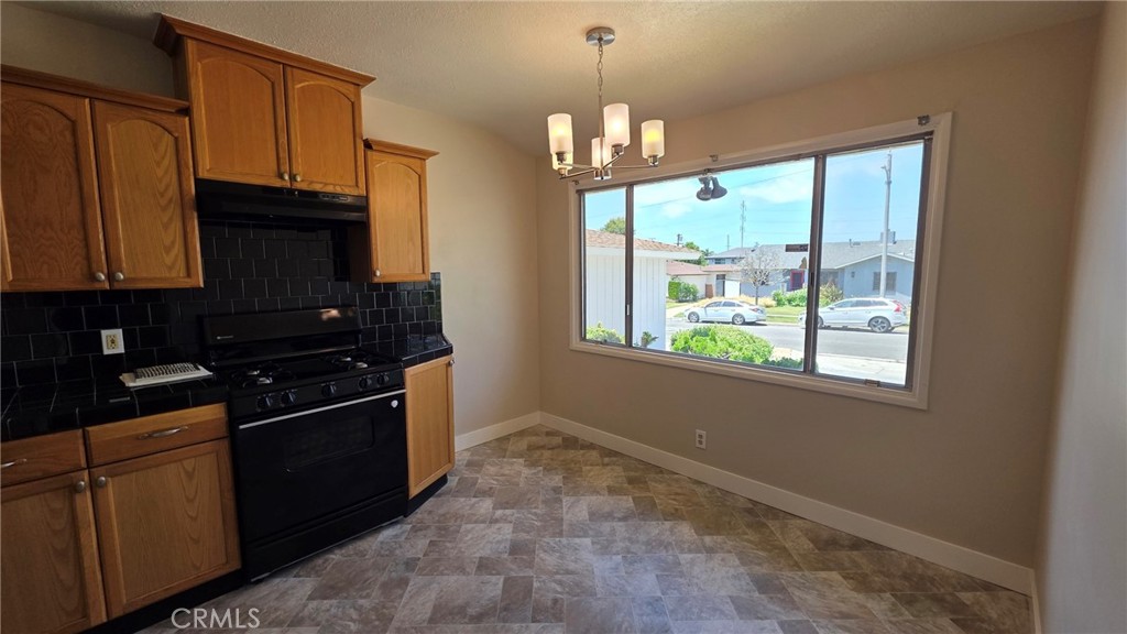 6034 South Kings Road Los Angeles, CA 90056 - Photo 9 of 22