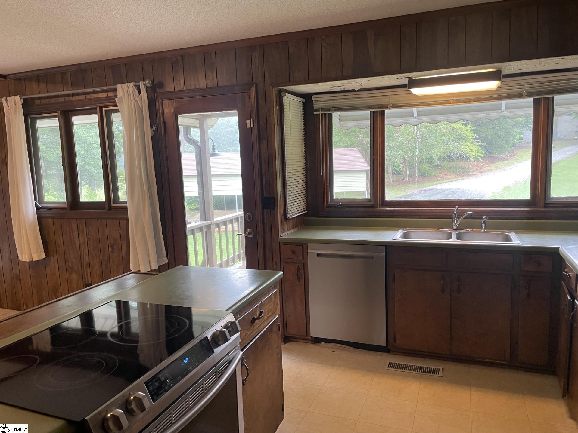 445 Drummond Road Enoree, SC 29335 - Photo 12 of 44