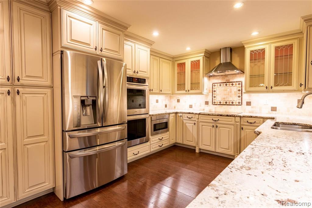 33414 Old Timber Road Farmington, MI 48331 - Photo 8 of 36