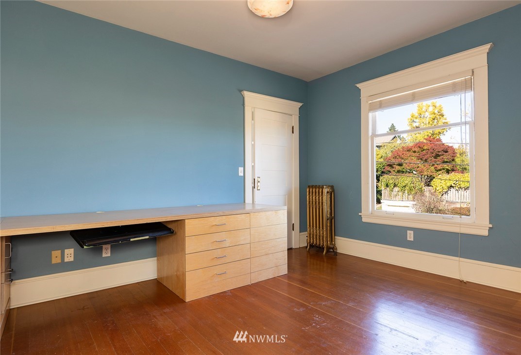 4233 Meridian Avenue North Seattle, WA 98103 - Photo 27 of 40 an empty room with wooden floor and windows