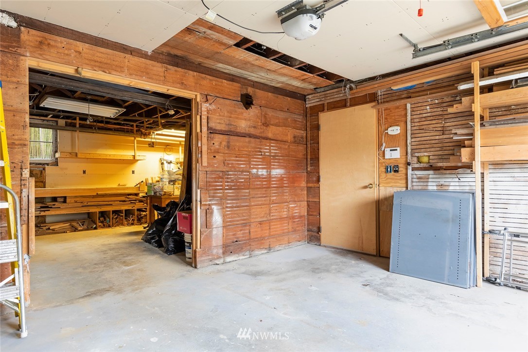 4233 Meridian Avenue North Seattle, WA 98103 - Photo 38 of 40