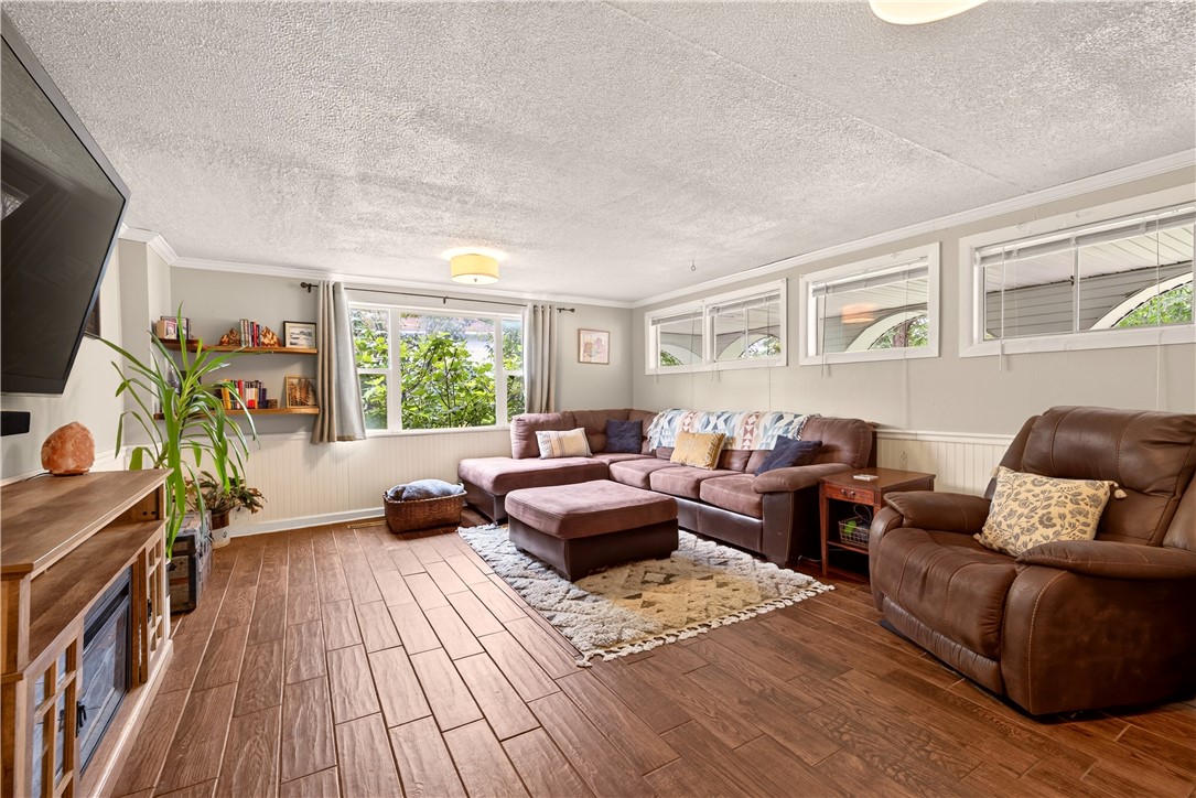 465 Hollybrook Road Henrietta, NY 14623 - Photo 4 of 27 Gallery Image 4
