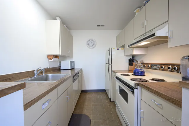 $199,000 | 19 Cedar Bluff Lane, Galena, IL 61036