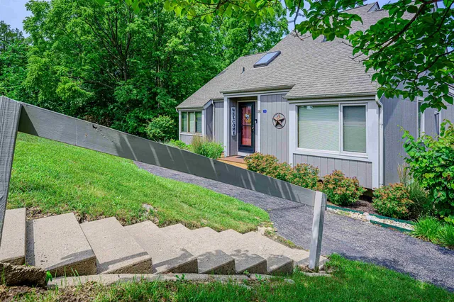 $199,000 | 19 Cedar Bluff Lane, Galena, IL 61036